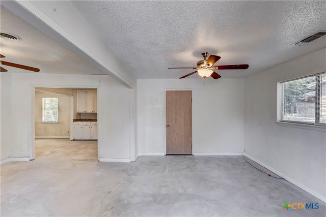 907 Curry Avenue, Copperas Cove, TX 76522