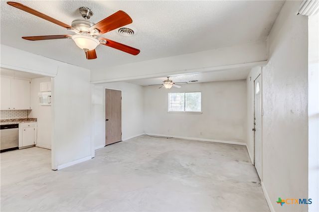 907 Curry Avenue, Copperas Cove, TX 76522