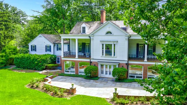 62 Woodley Road, Winnetka, IL 60093
