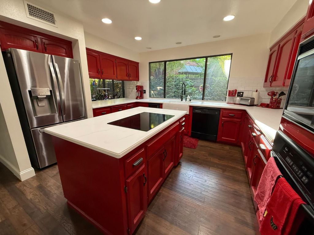 Image 11 of property listing at 2555 W Bluff Avenue # 142, Fresno, CA 93711