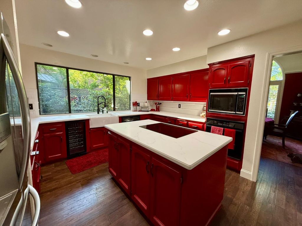 Image 12 of property listing at 2555 W Bluff Avenue # 142, Fresno, CA 93711