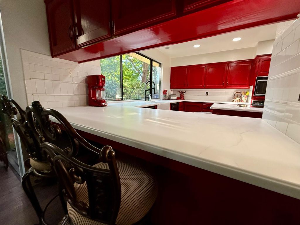 Image 16 of property listing at 2555 W Bluff Avenue # 142, Fresno, CA 93711