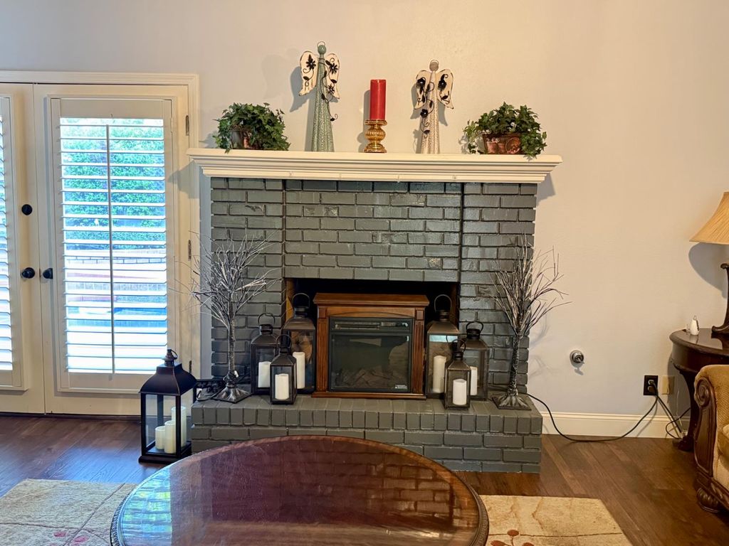 Image 18 of property listing at 2555 W Bluff Avenue # 142, Fresno, CA 93711