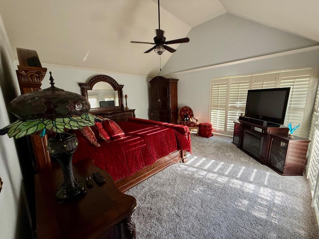 Image 19 of property listing at 2555 W Bluff Avenue # 142, Fresno, CA 93711