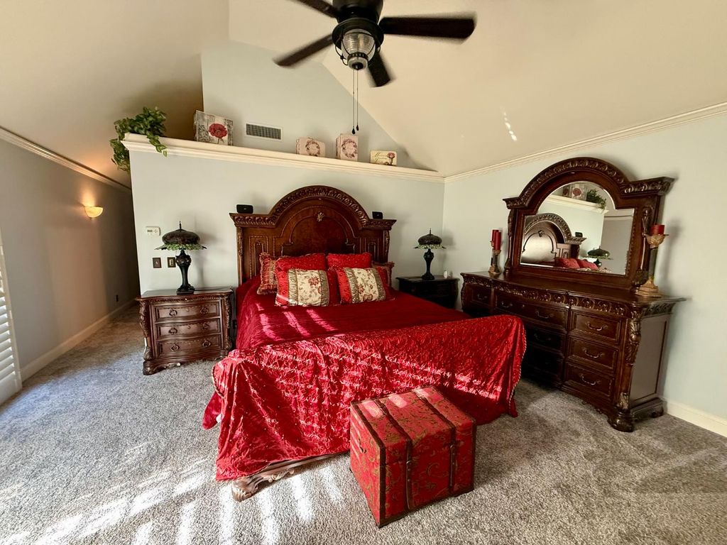 Image 20 of property listing at 2555 W Bluff Avenue # 142, Fresno, CA 93711
