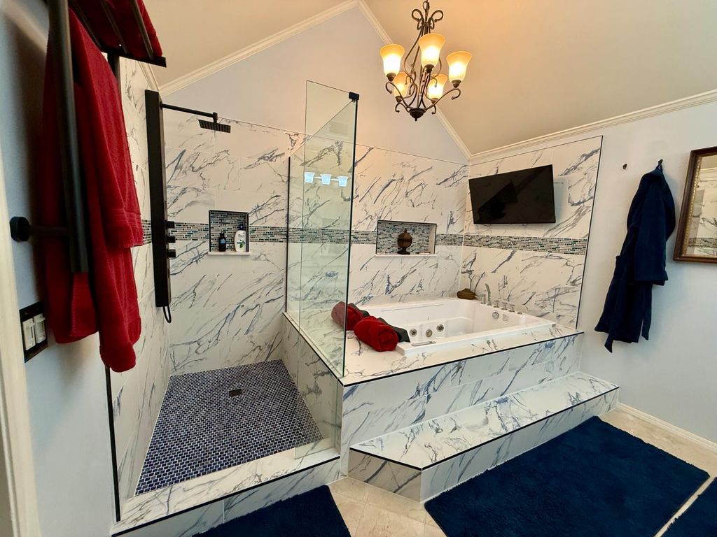 Image 22 of property listing at 2555 W Bluff Avenue # 142, Fresno, CA 93711