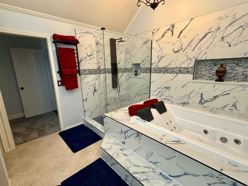 Image 23 of property listing at 2555 W Bluff Avenue # 142, Fresno, CA 93711