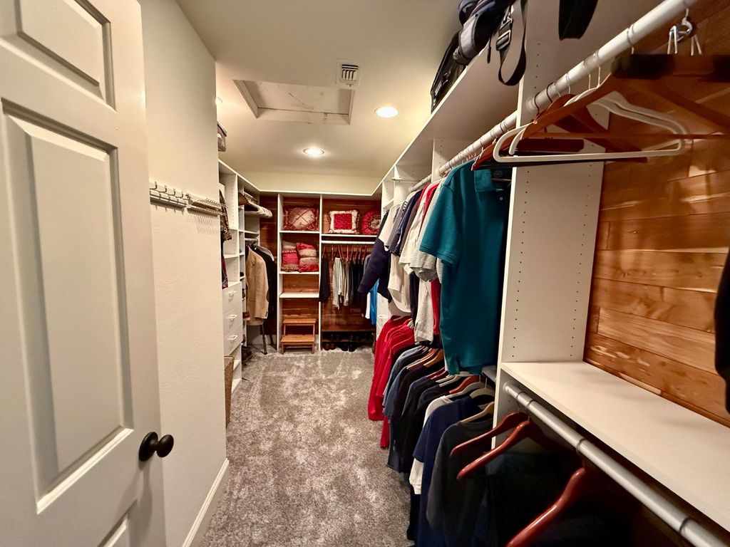 Image 27 of property listing at 2555 W Bluff Avenue # 142, Fresno, CA 93711