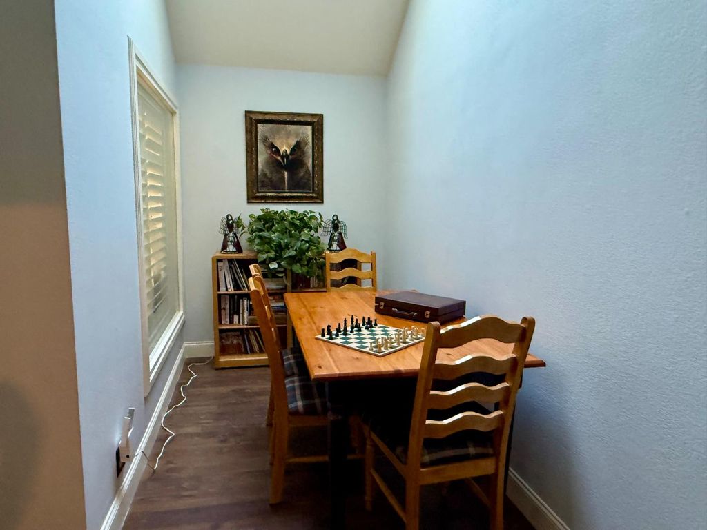 Image 28 of property listing at 2555 W Bluff Avenue # 142, Fresno, CA 93711