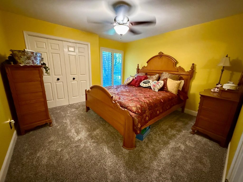 Image 29 of property listing at 2555 W Bluff Avenue # 142, Fresno, CA 93711