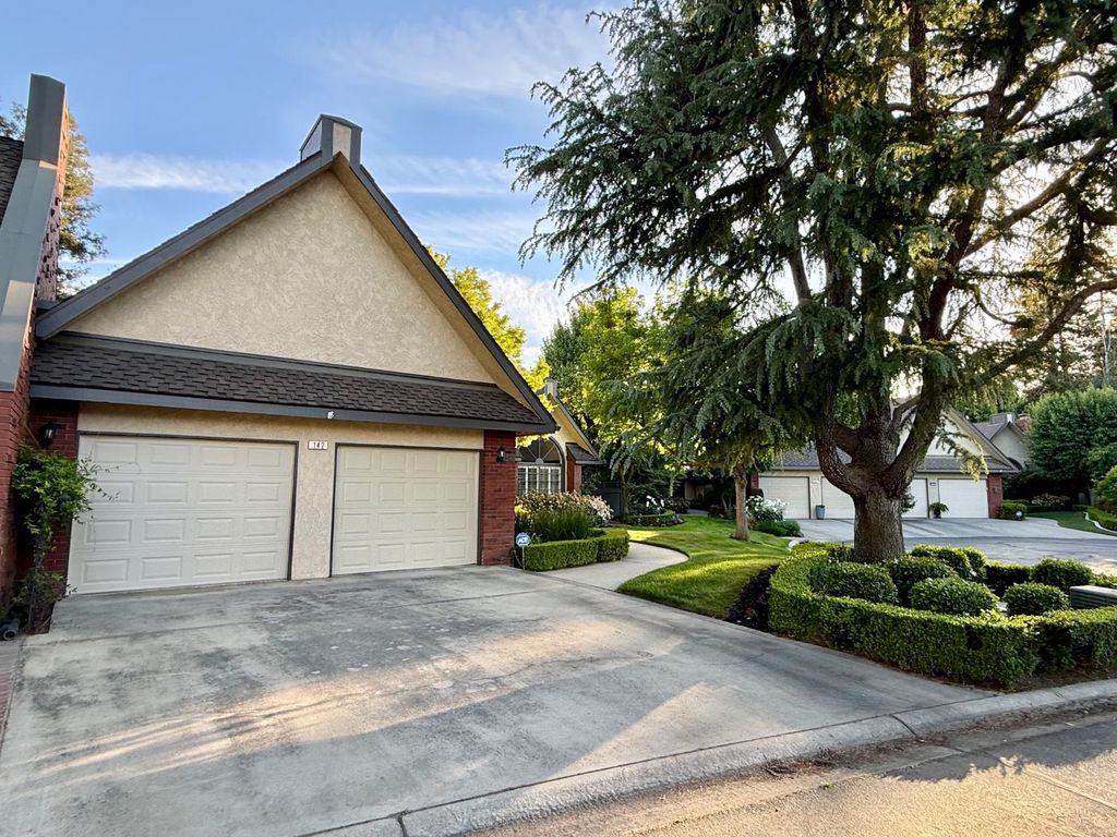 Image 3 of property listing at 2555 W Bluff Avenue # 142, Fresno, CA 93711