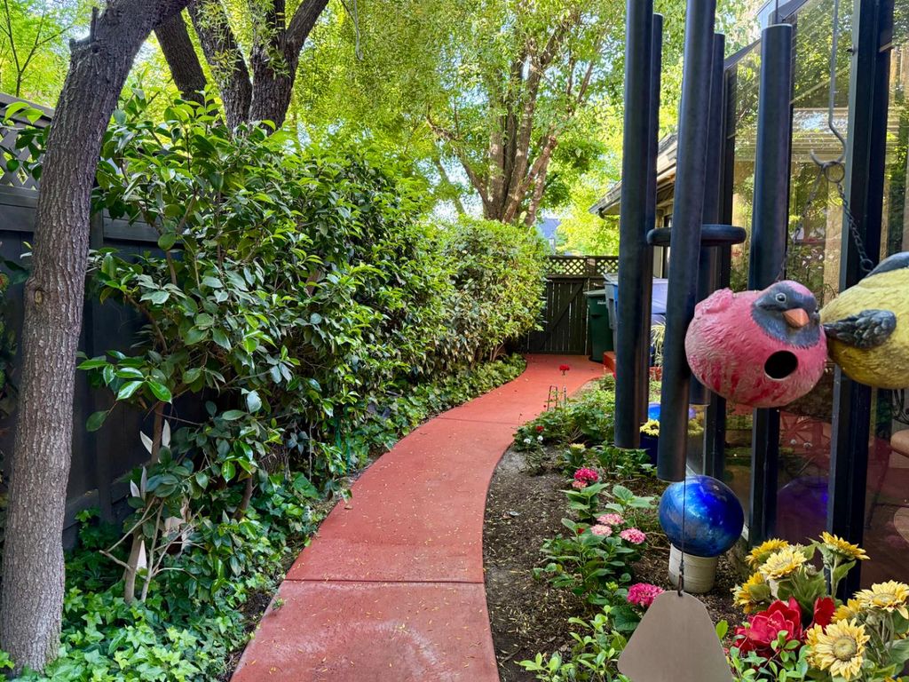 Image 34 of property listing at 2555 W Bluff Avenue # 142, Fresno, CA 93711