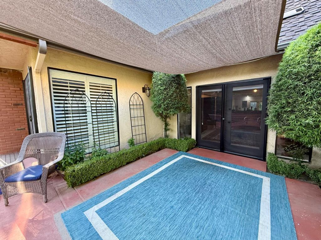 Image 35 of property listing at 2555 W Bluff Avenue # 142, Fresno, CA 93711