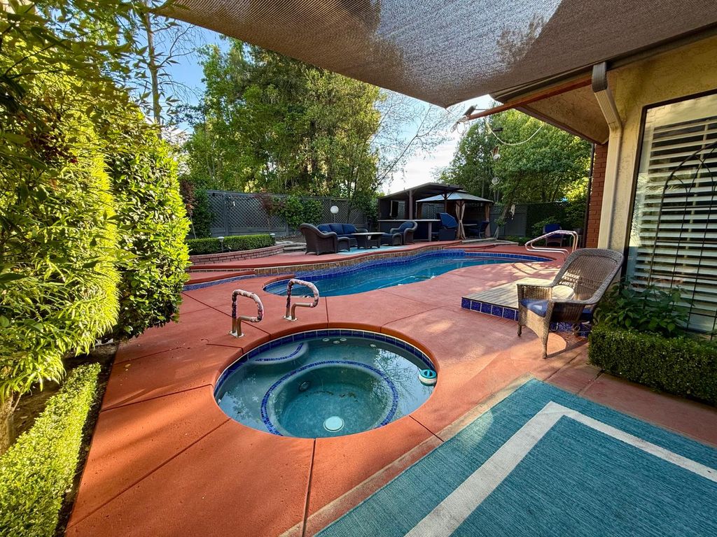 Image 36 of property listing at 2555 W Bluff Avenue # 142, Fresno, CA 93711