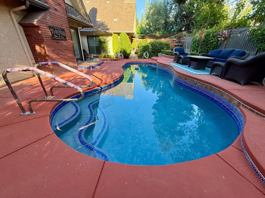 Image 37 of property listing at 2555 W Bluff Avenue # 142, Fresno, CA 93711