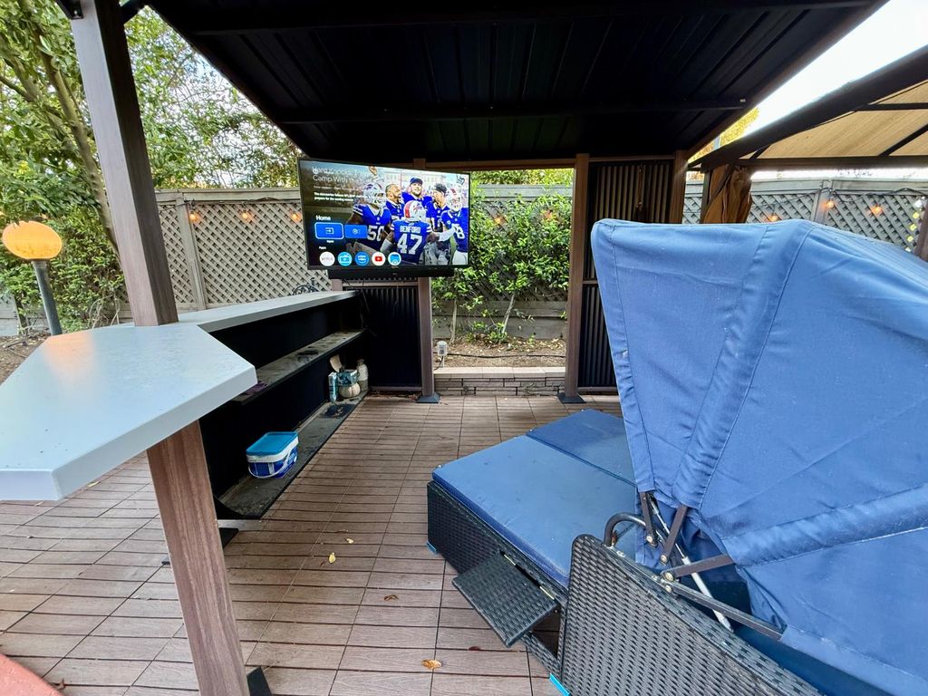 Image 40 of property listing at 2555 W Bluff Avenue # 142, Fresno, CA 93711