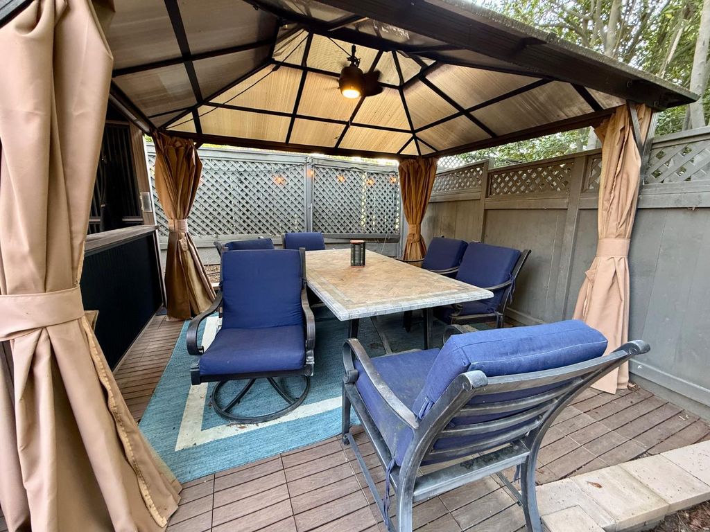 Image 41 of property listing at 2555 W Bluff Avenue # 142, Fresno, CA 93711