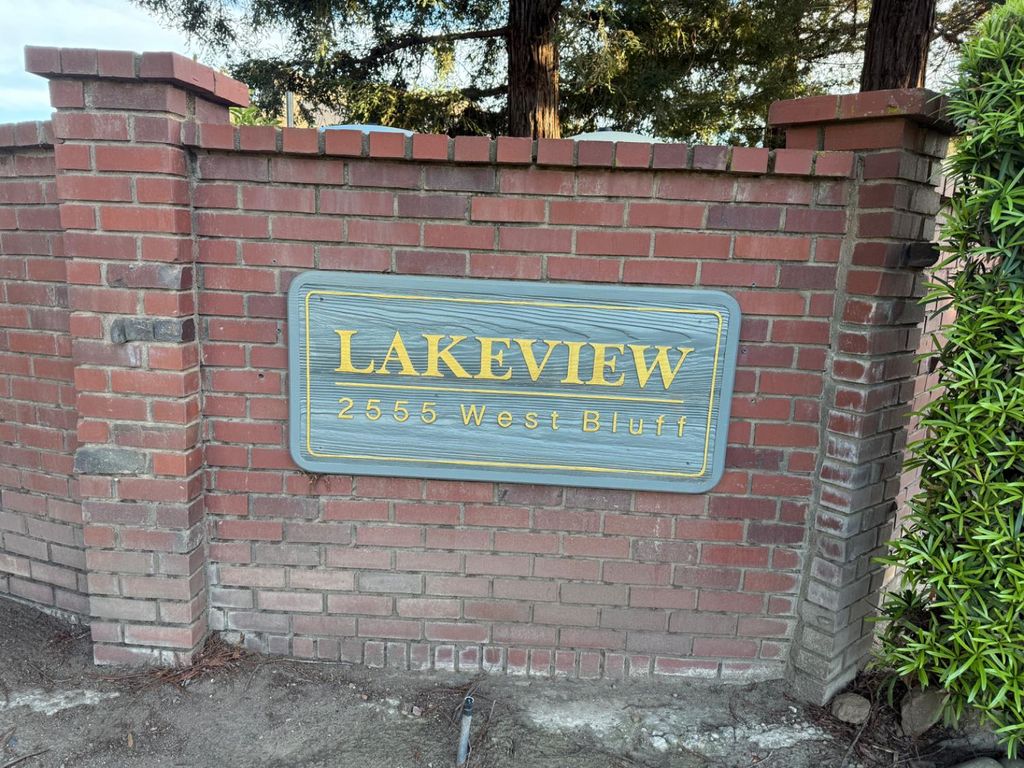 Image 46 of property listing at 2555 W Bluff Avenue # 142, Fresno, CA 93711
