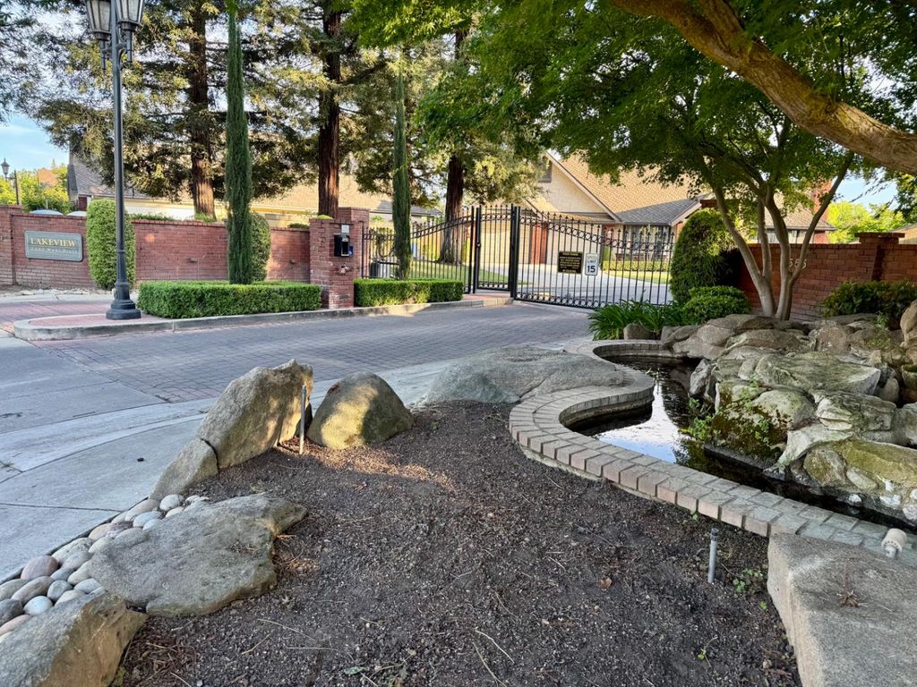 Image 47 of property listing at 2555 W Bluff Avenue # 142, Fresno, CA 93711