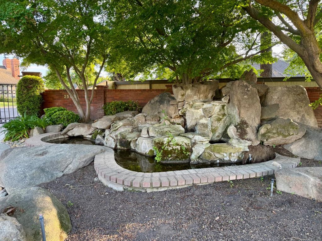 Image 48 of property listing at 2555 W Bluff Avenue # 142, Fresno, CA 93711
