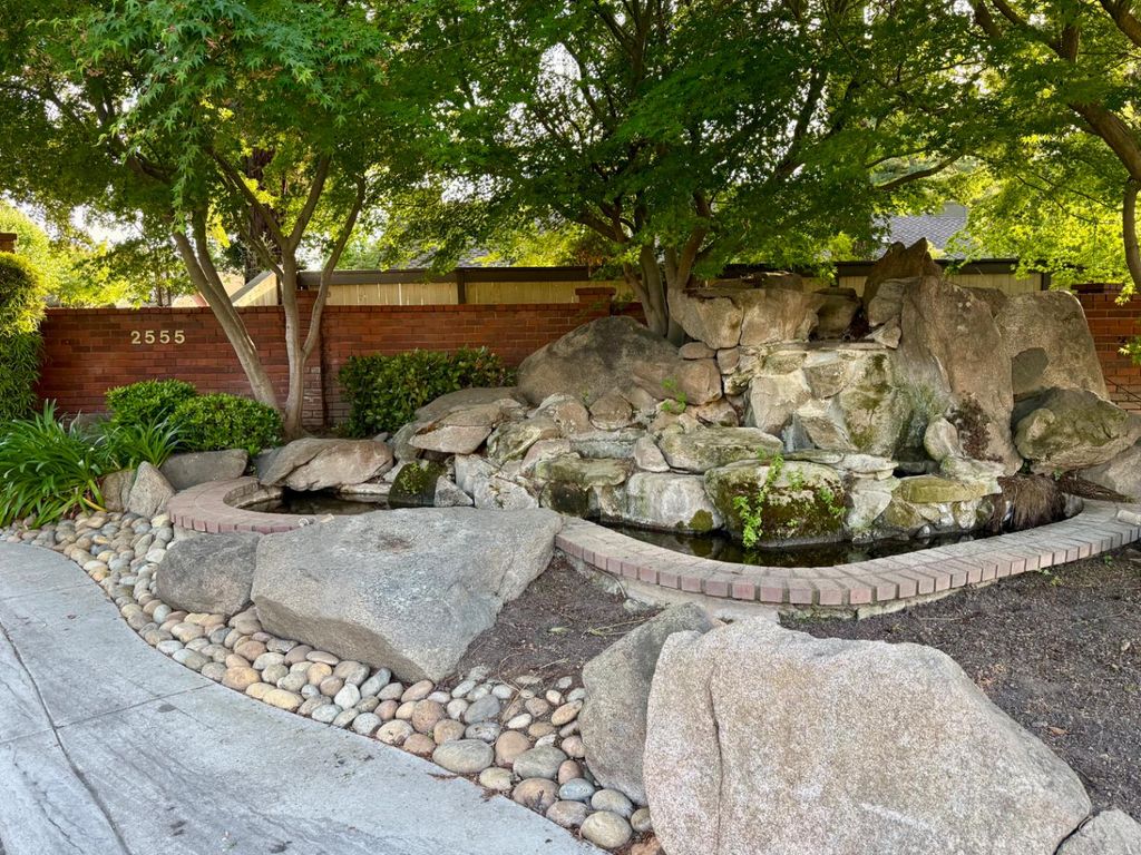 Image 49 of property listing at 2555 W Bluff Avenue # 142, Fresno, CA 93711
