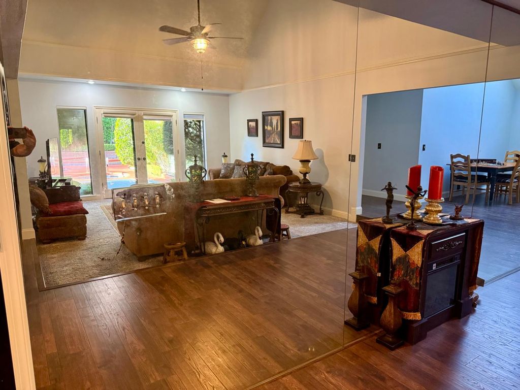 Image 6 of property listing at 2555 W Bluff Avenue # 142, Fresno, CA 93711