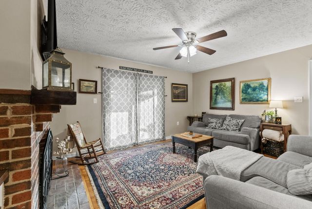 512 Pocahontas Trail, Georgetown, KY 40324