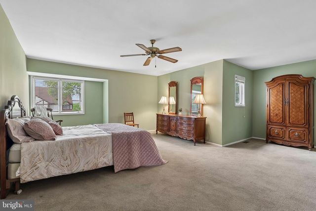 1 BALAMOR LN, Ewing, NJ 08628