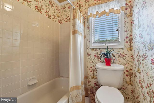 1 BALAMOR LN, Ewing, NJ 08628