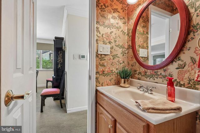 1 BALAMOR LN, Ewing, NJ 08628