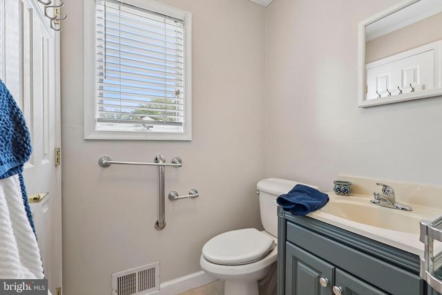 1 BALAMOR LN, Ewing, NJ 08628