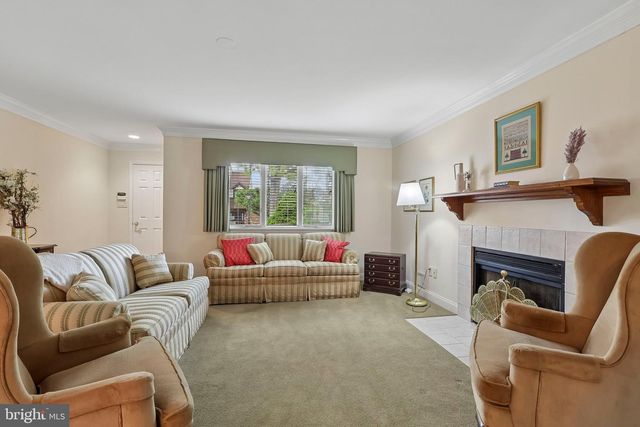 1 BALAMOR LN, Ewing, NJ 08628