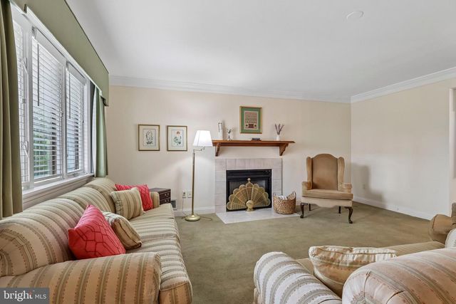 1 BALAMOR LN, Ewing, NJ 08628