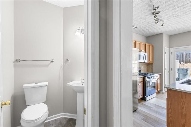 6604 Splashwater Drive, Flowery Branch, GA 30542