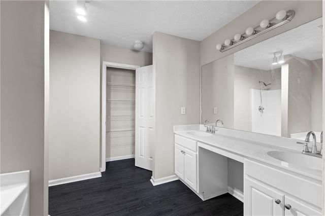 6604 Splashwater Drive, Flowery Branch, GA 30542