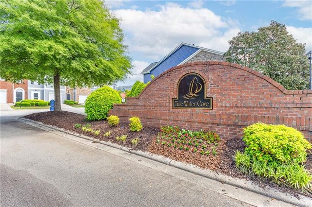 6604 Splashwater Drive, Flowery Branch, GA 30542