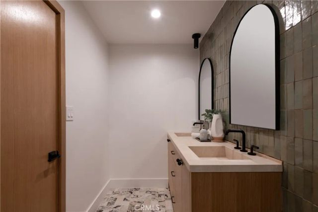 3977 Oeste Avenue, Studio City, CA 91604