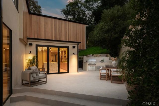 3977 Oeste Avenue, Studio City, CA 91604