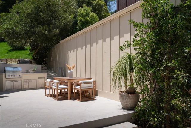 3977 Oeste Avenue, Studio City, CA 91604