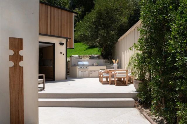 3977 Oeste Avenue, Studio City, CA 91604