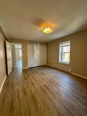 90 Fleet St Apt 3-2, Portsmouth, NH 03801