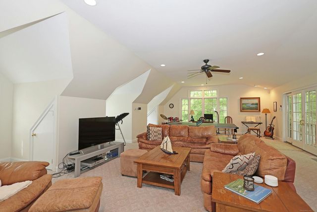 252 Florida Hill Road, Ridgefield, CT 06877