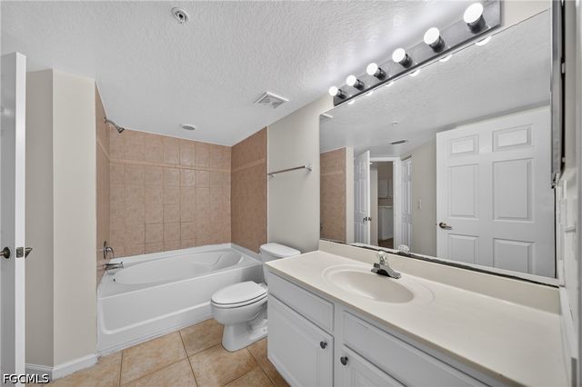 4122 Residence DR 121, Fort Myers, FL 33901