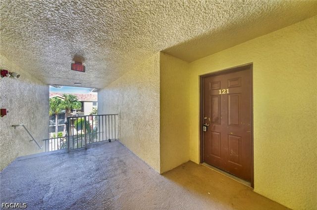4122 Residence DR 121, Fort Myers, FL 33901