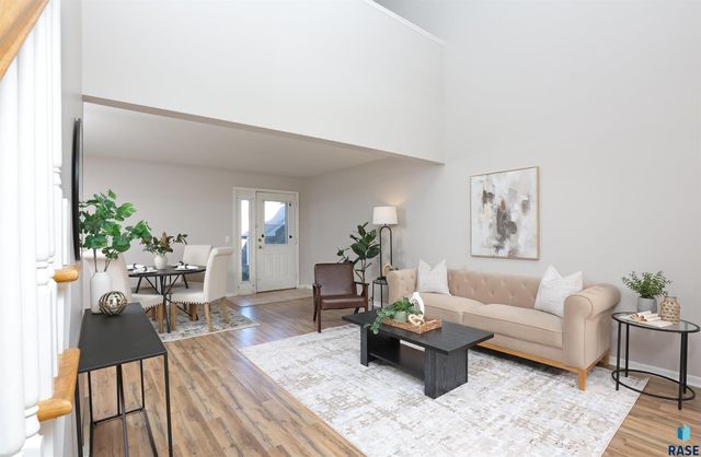 2423 S Center Ave Avenue, Sioux Falls, SD 57105