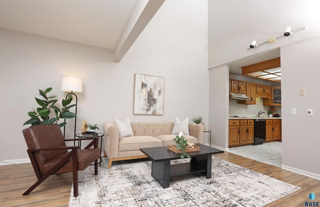 2423 S Center Ave Avenue, Sioux Falls, SD 57105