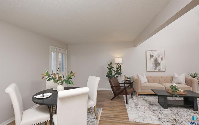 2423 S Center Ave Avenue, Sioux Falls, SD 57105