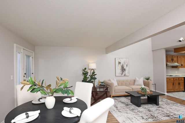 2423 S Center Ave Avenue, Sioux Falls, SD 57105