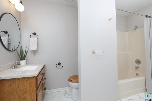 2423 S Center Ave Avenue, Sioux Falls, SD 57105