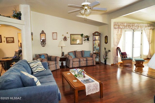 852 W Jennella Drive, Benson, AZ 85602